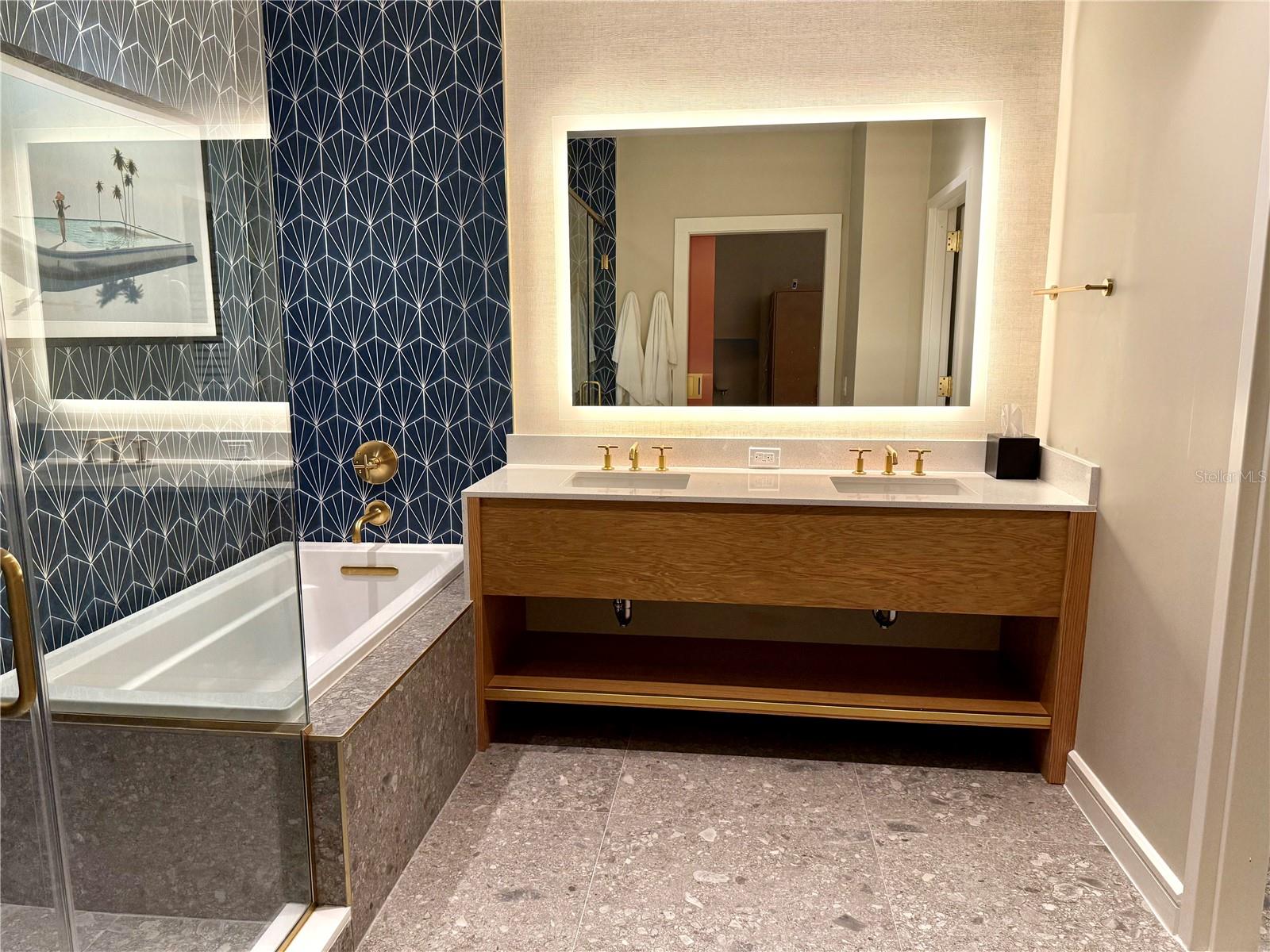 SUNSET WALK HOTEL CONDO PH 1 - Residential Lease