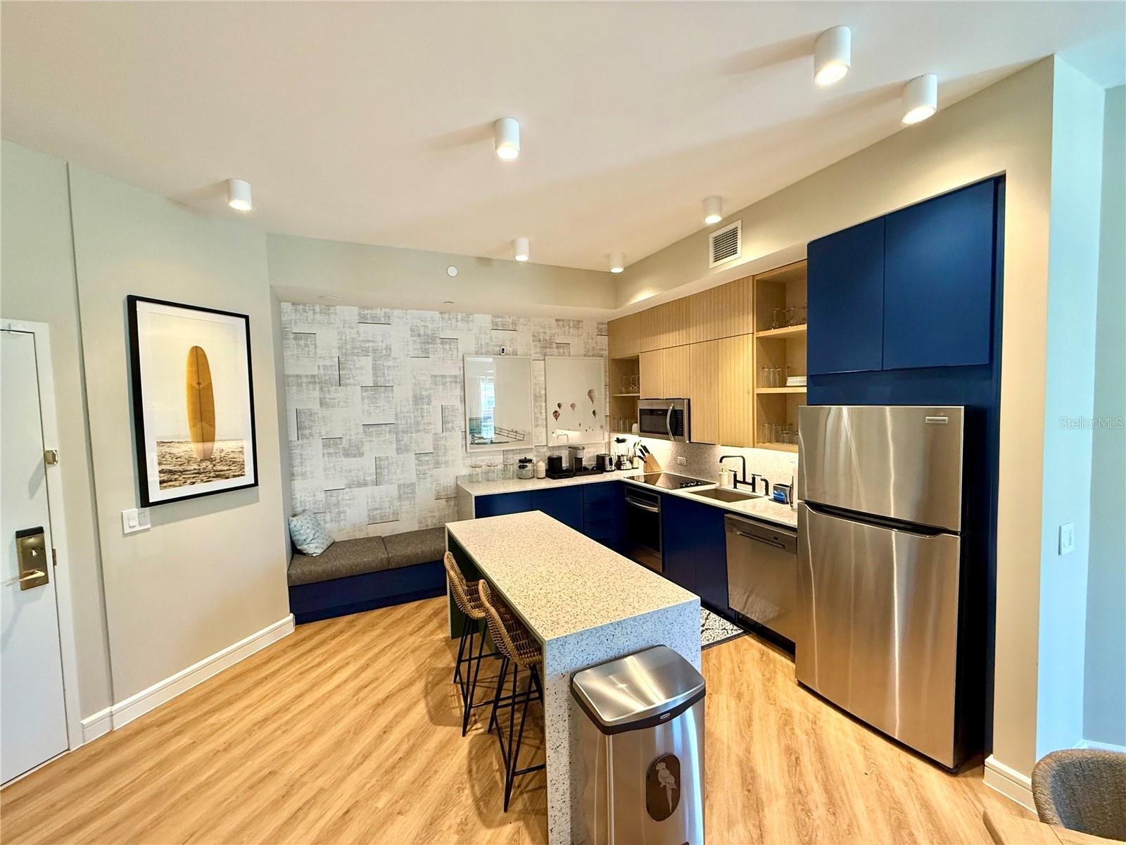 SUNSET WALK HOTEL CONDO PH 1 - Residential Lease