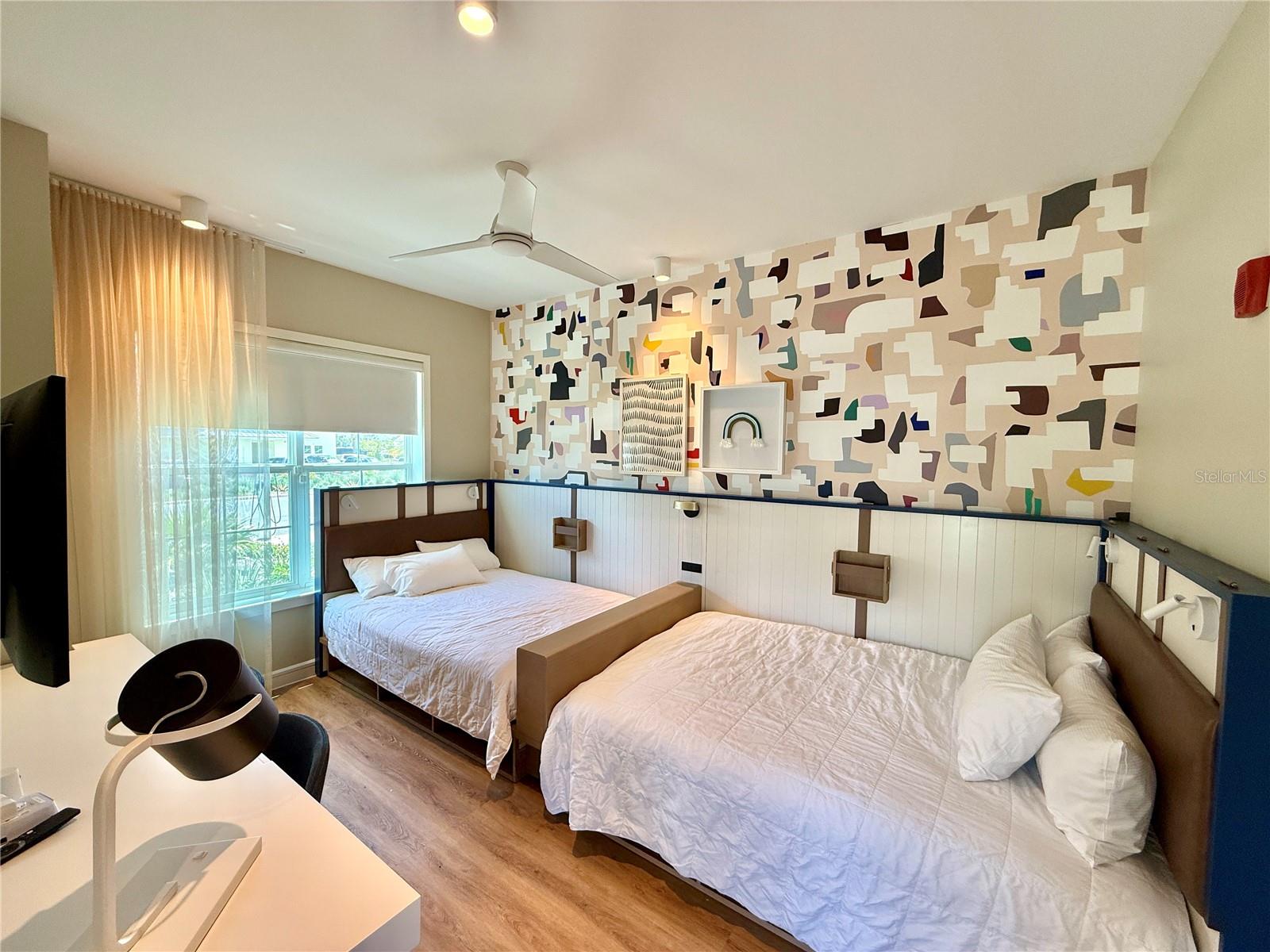 SUNSET WALK HOTEL CONDO PH 1 - Residential Lease