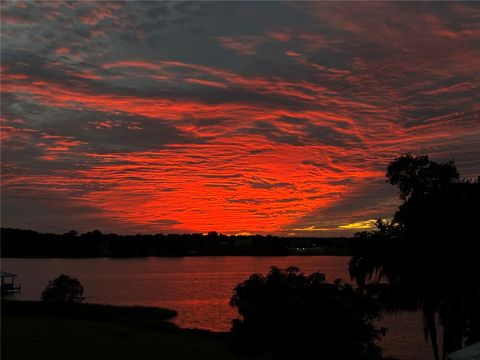 A home in WINTER HAVEN