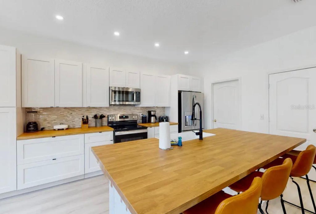 Photo of 206 Blue Jay Way, Davenport, FL 33896 (MLS # S5157125)