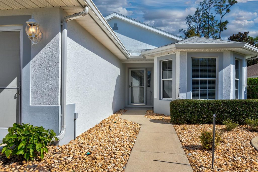 Photo of 5422 Aurora Drive, Leesburg, FL 34748 (MLS # G5104853)