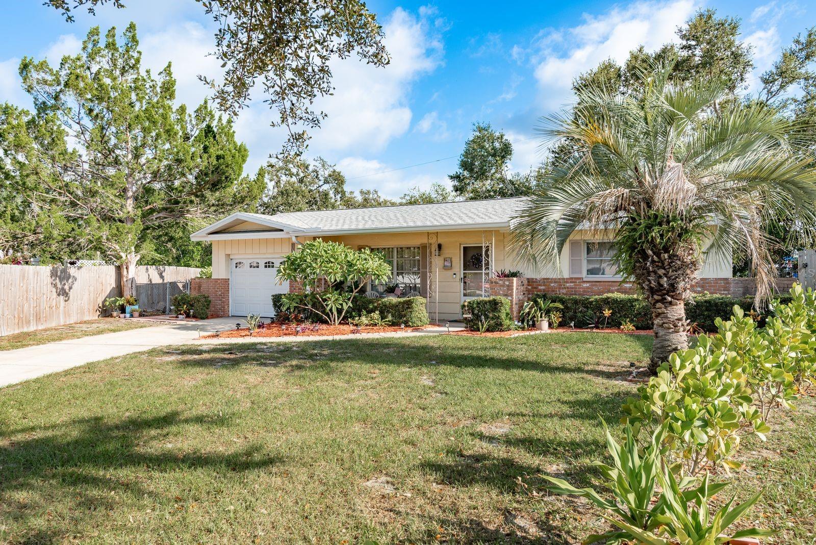 GOLDEN GROVES - Residential