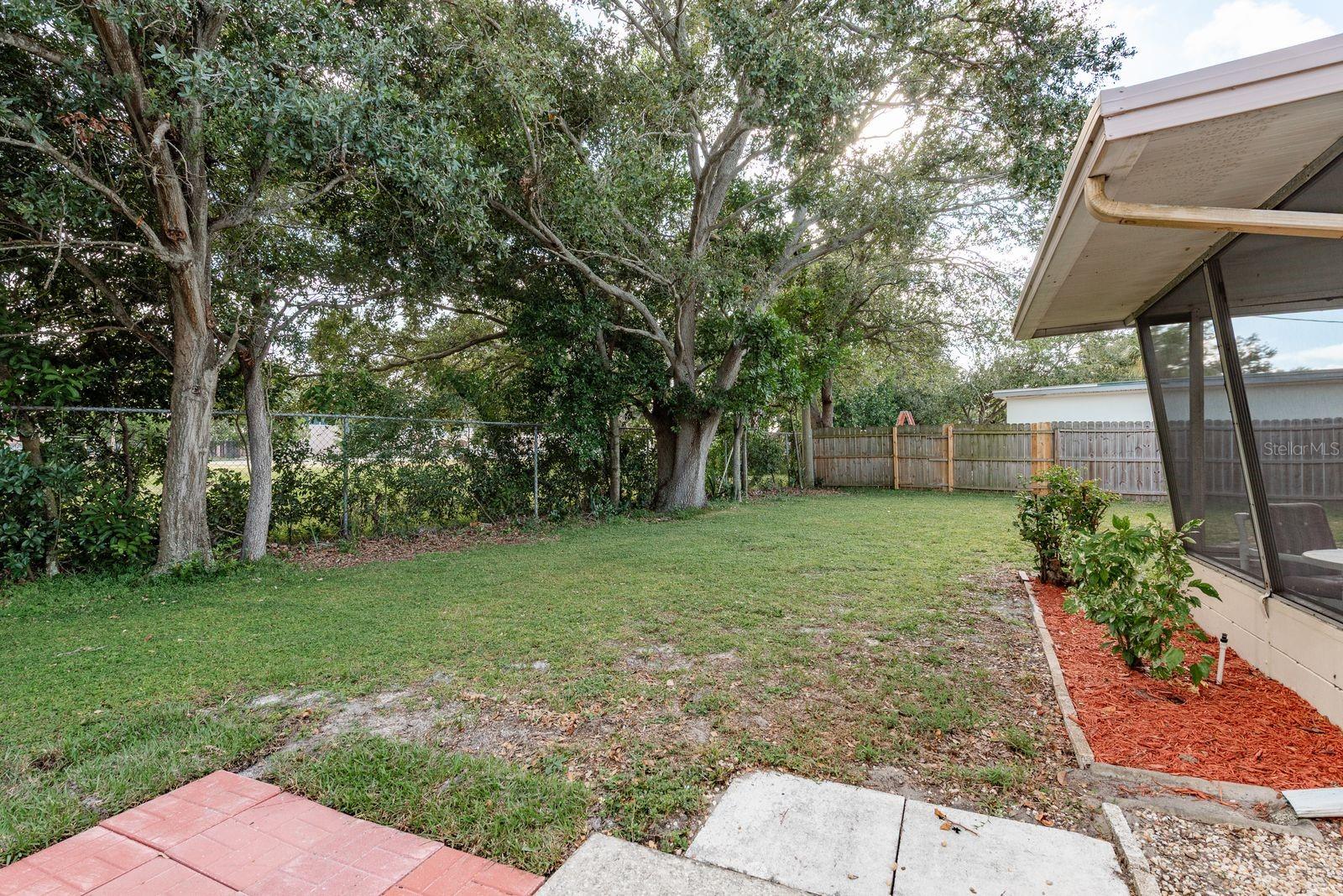 GOLDEN GROVES - Residential