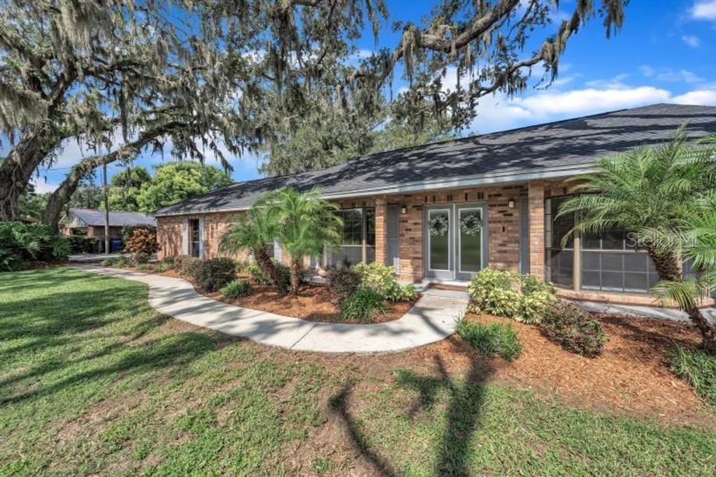 Photo of 302 Old Mulrennan Road, Valrico, FL 33594 (MLS # TB8400212)