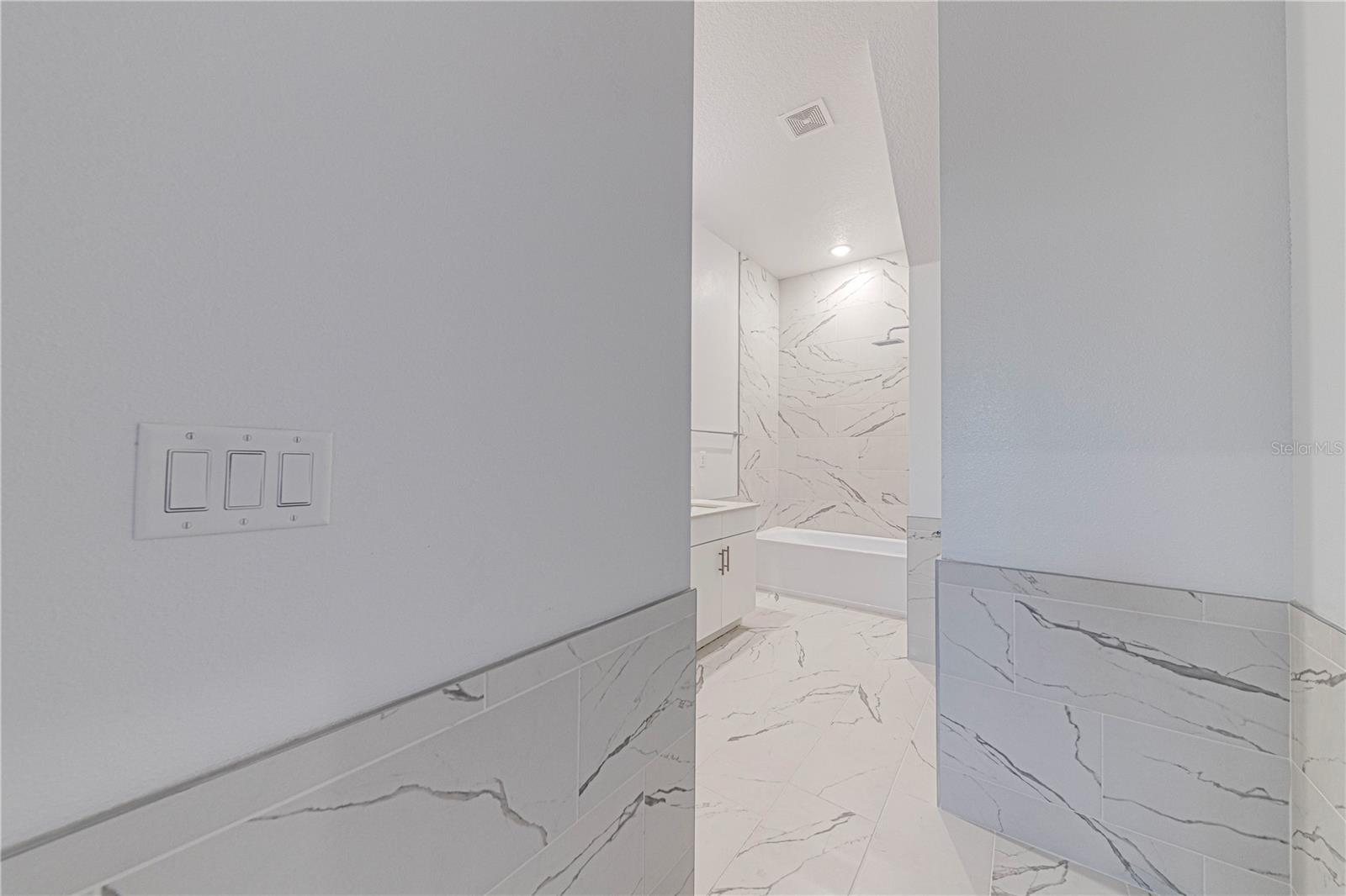 AZUR RESIDENCE - Residential