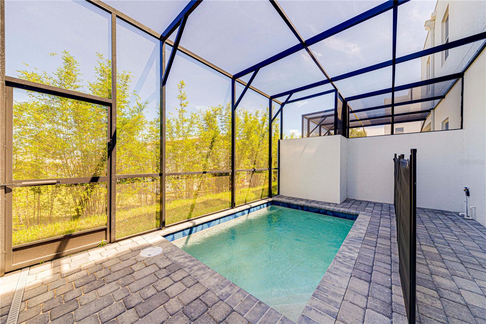 AZUR RESIDENCE - Residential