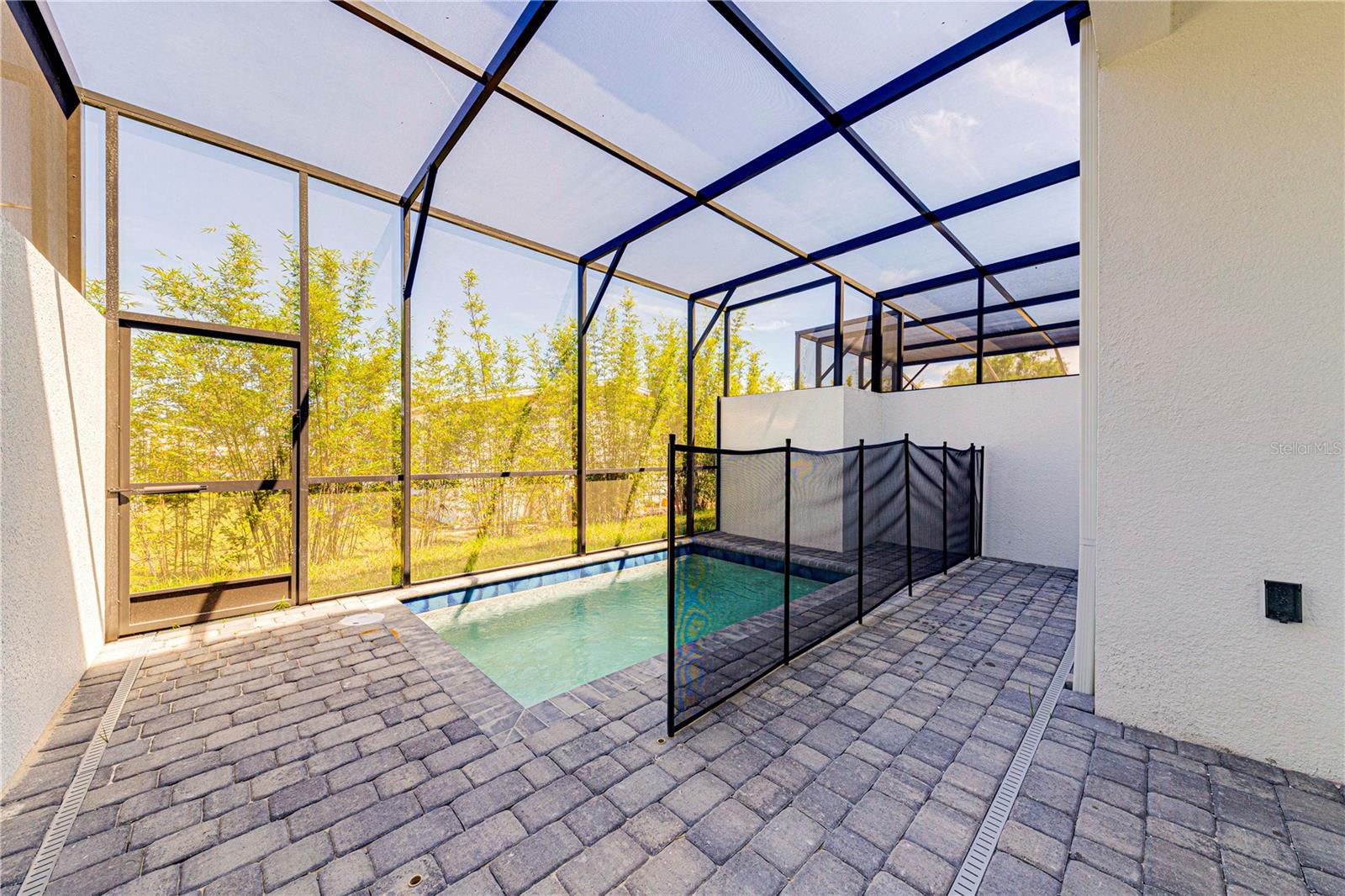 AZUR RESIDENCE - Residential