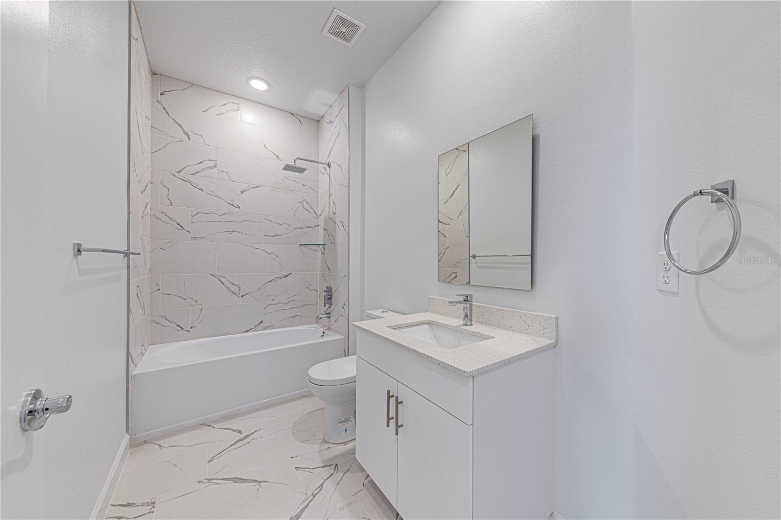 AZUR RESIDENCE - Residential