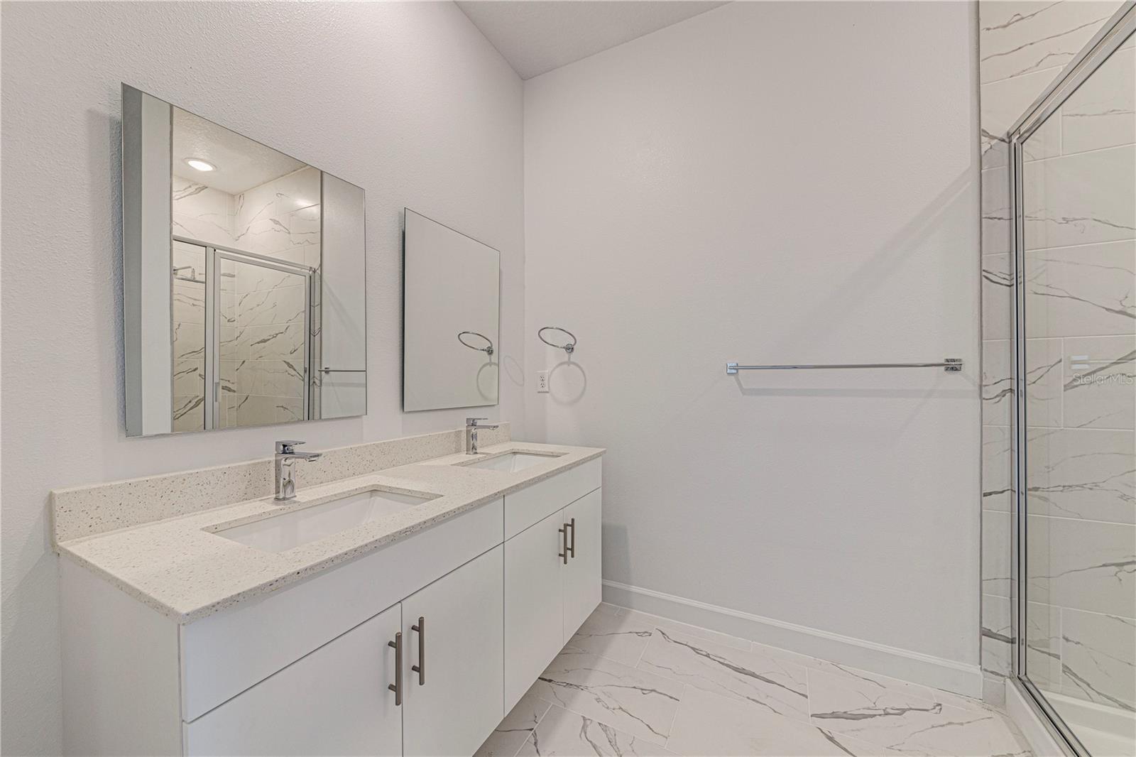 AZUR RESIDENCE - Residential