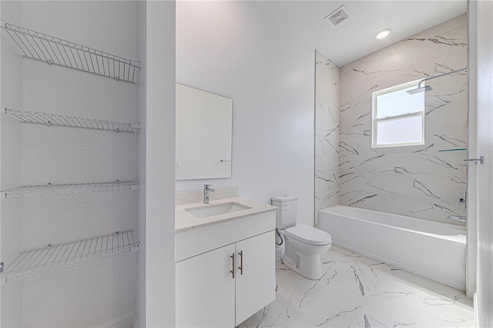 AZUR RESIDENCE - Residential