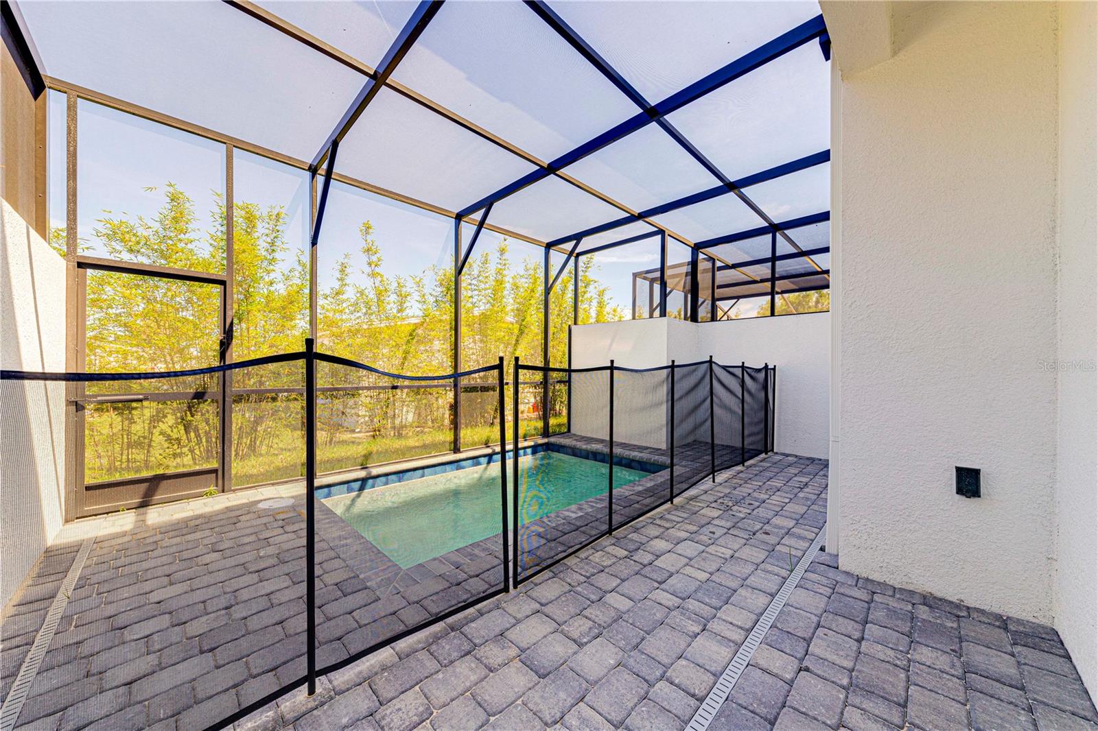 AZUR RESIDENCE - Residential