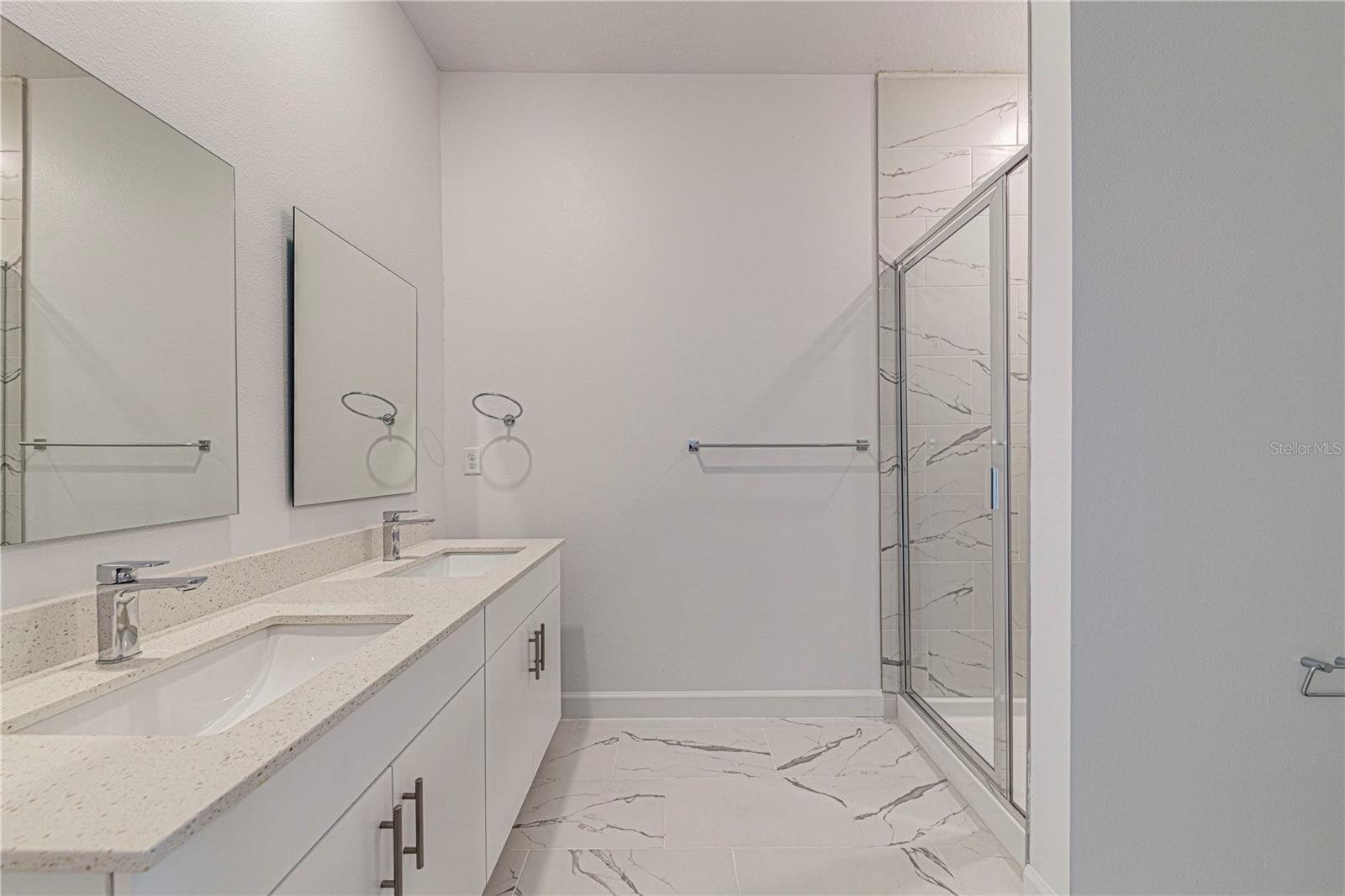 AZUR RESIDENCE - Residential