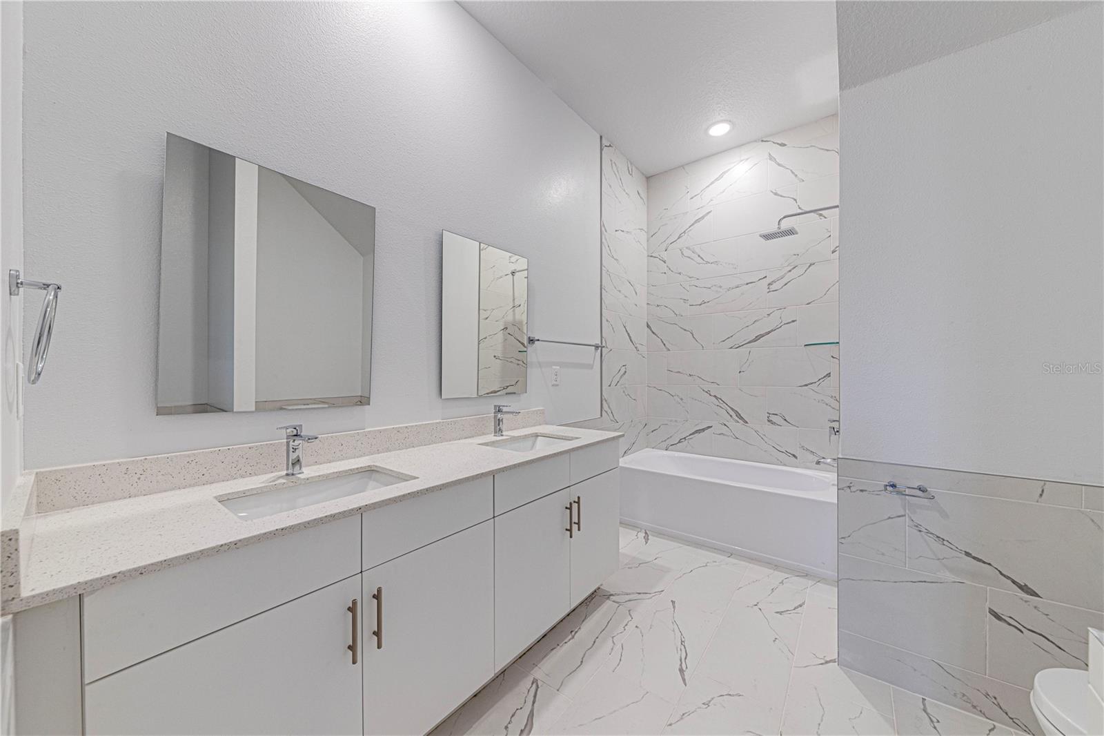 AZUR RESIDENCE - Residential
