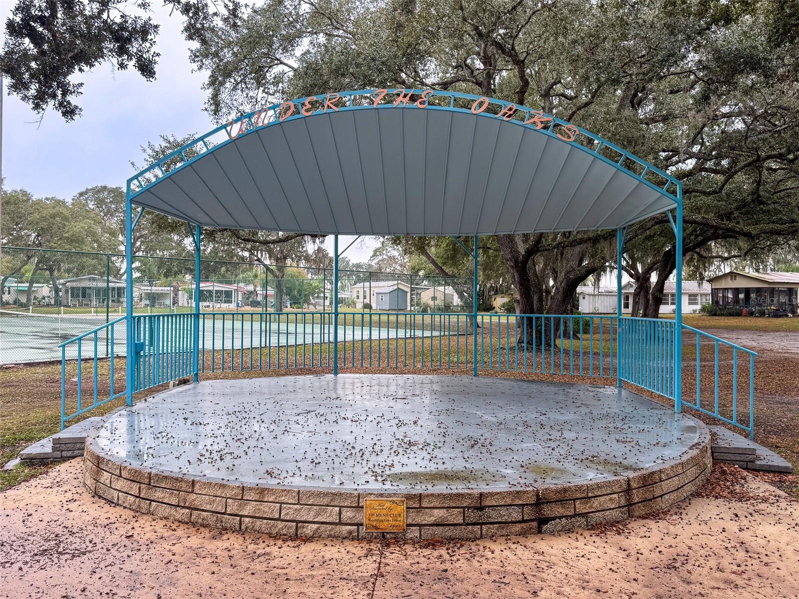 SADDLEBAG LAKE - Residential