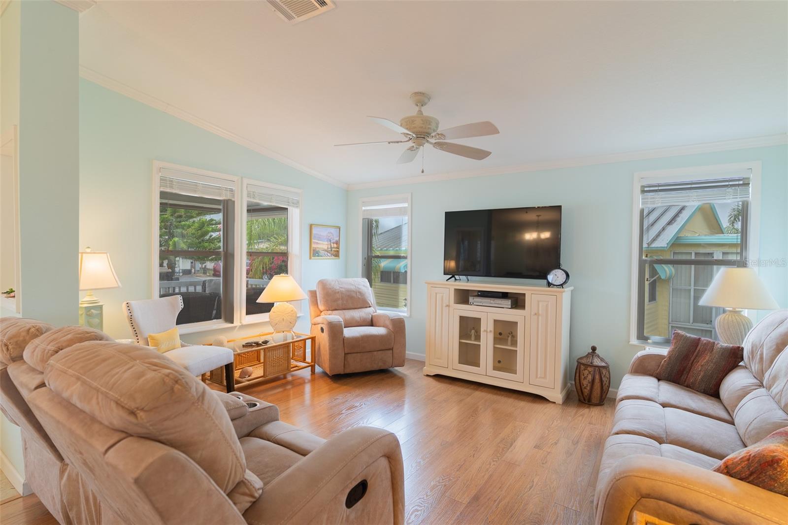 SADDLEBAG LAKE - Residential