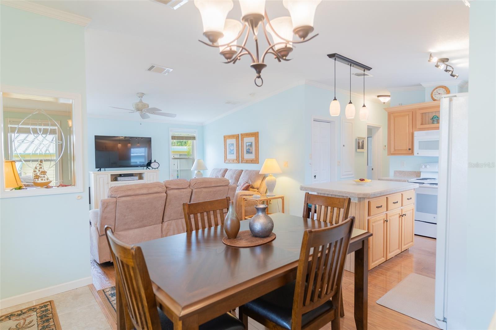 SADDLEBAG LAKE - Residential