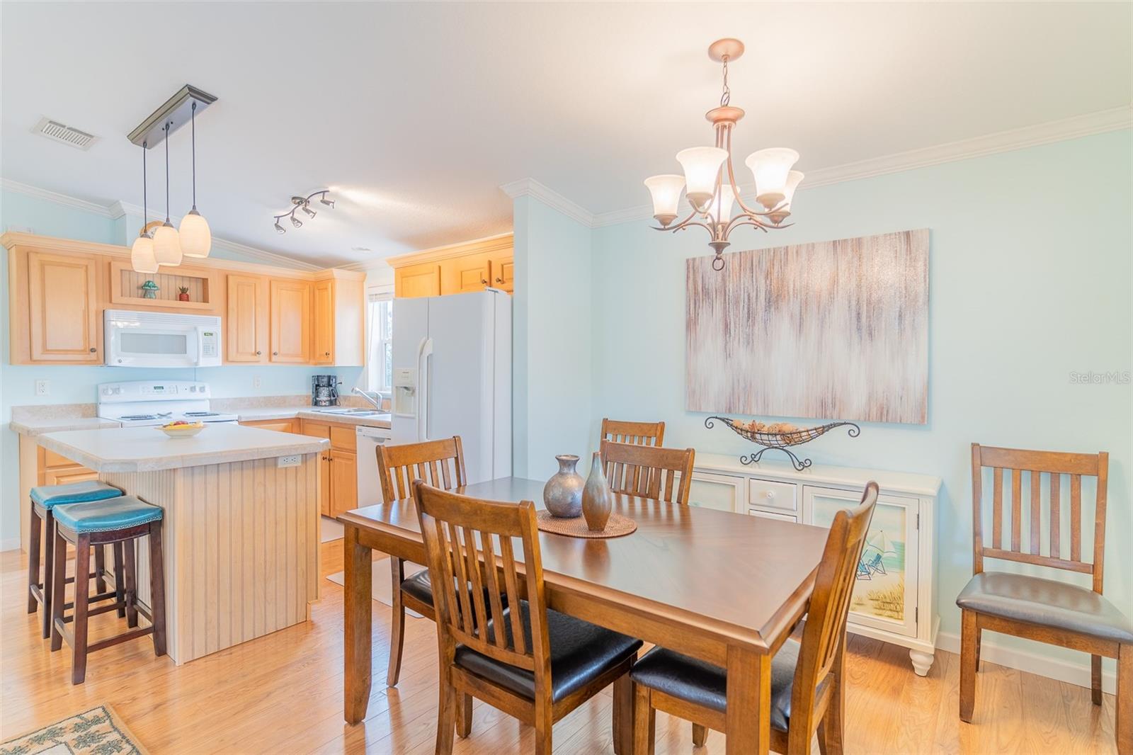 SADDLEBAG LAKE - Residential