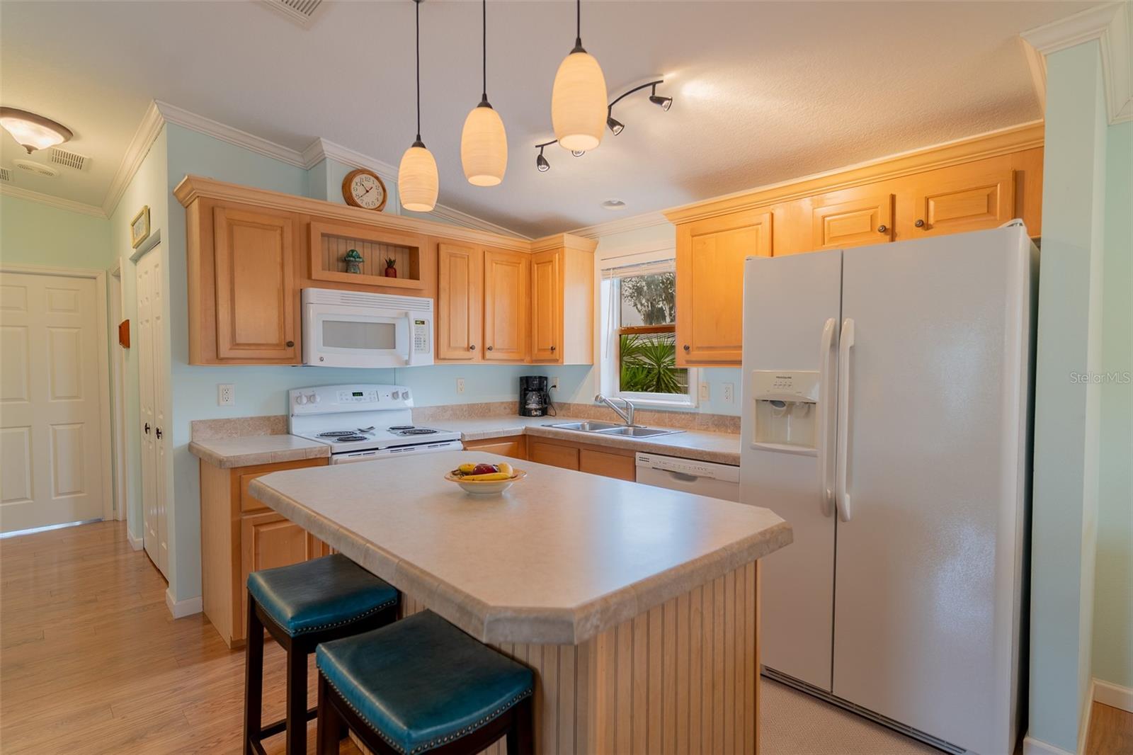 SADDLEBAG LAKE - Residential