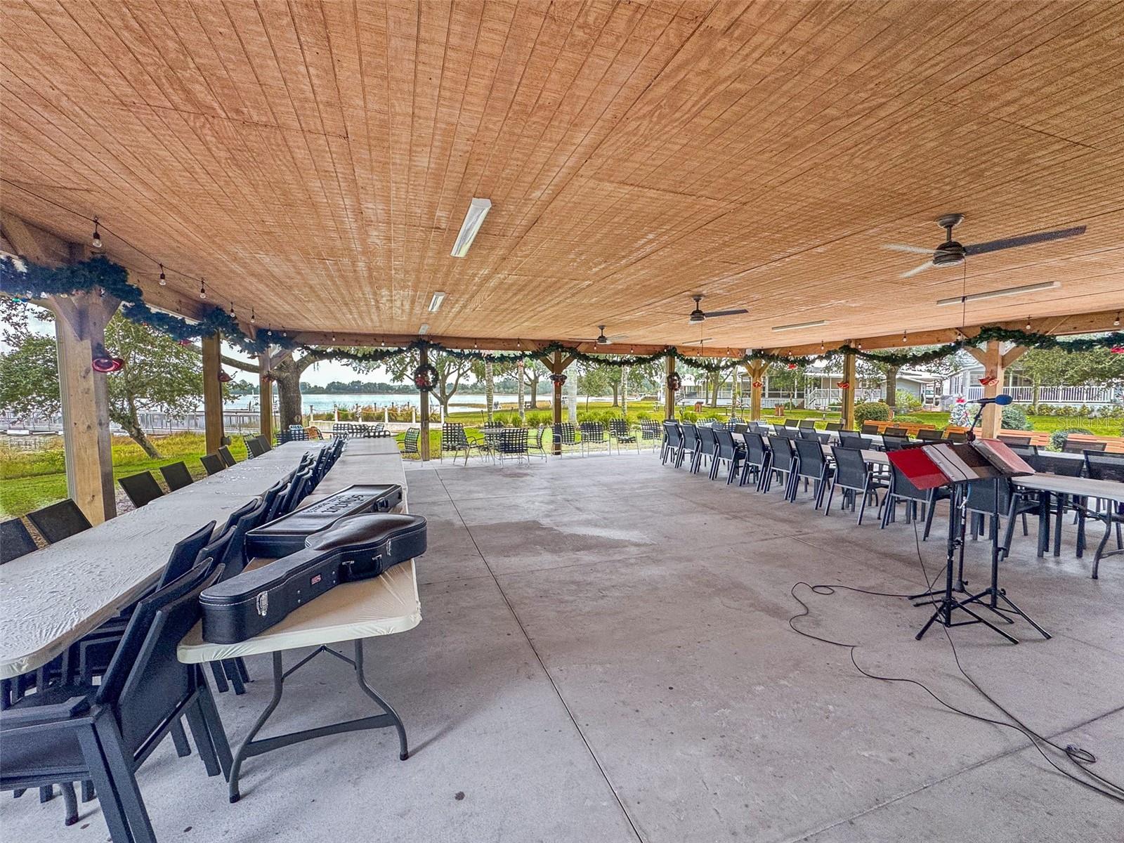 SADDLEBAG LAKE - Residential