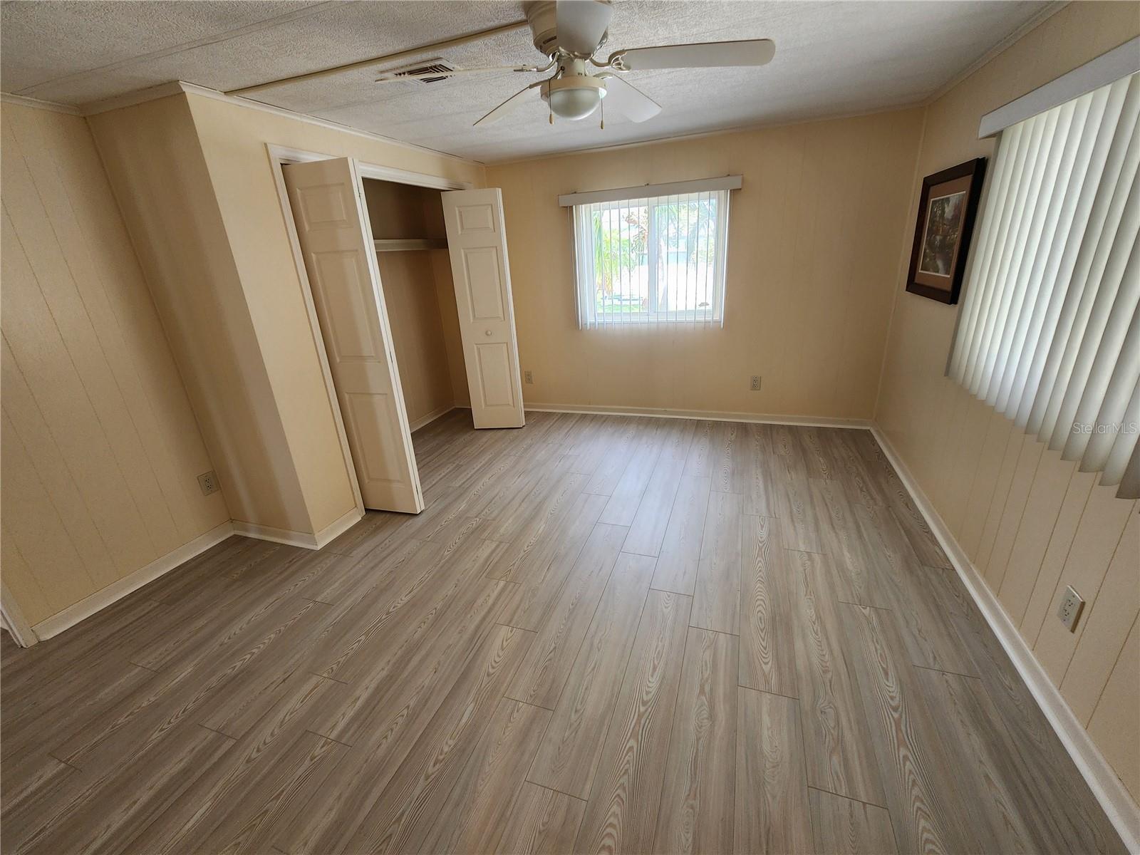 PALM LAKE ESTATES - Residential