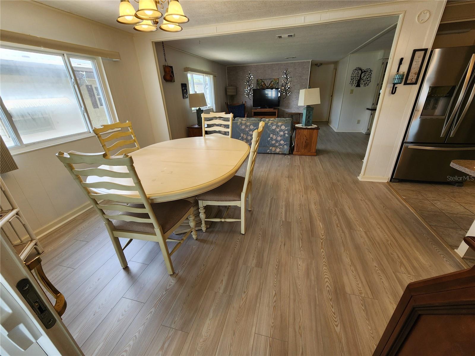 PALM LAKE ESTATES - Residential