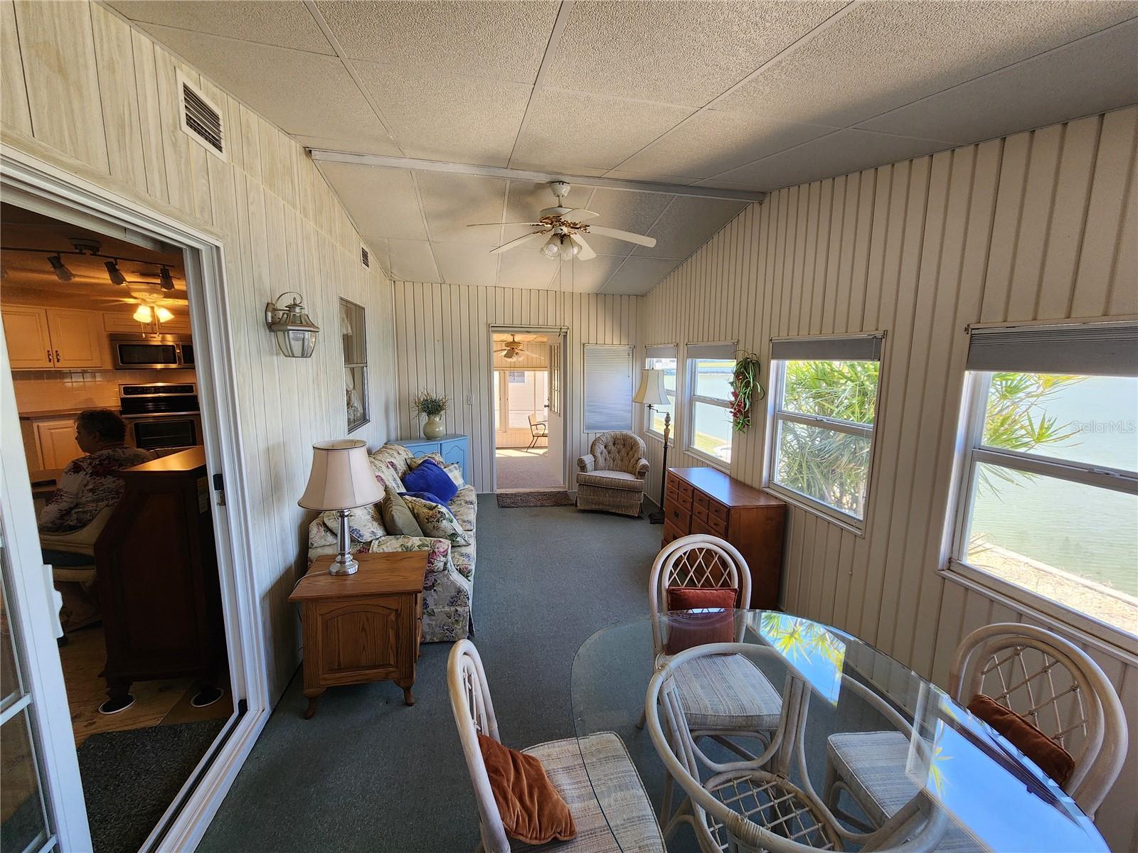 PALM LAKE ESTATES - Residential