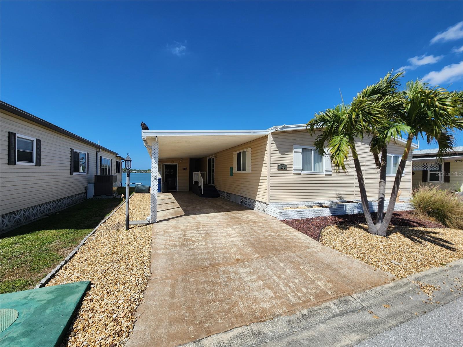 PALM LAKE ESTATES - Residential