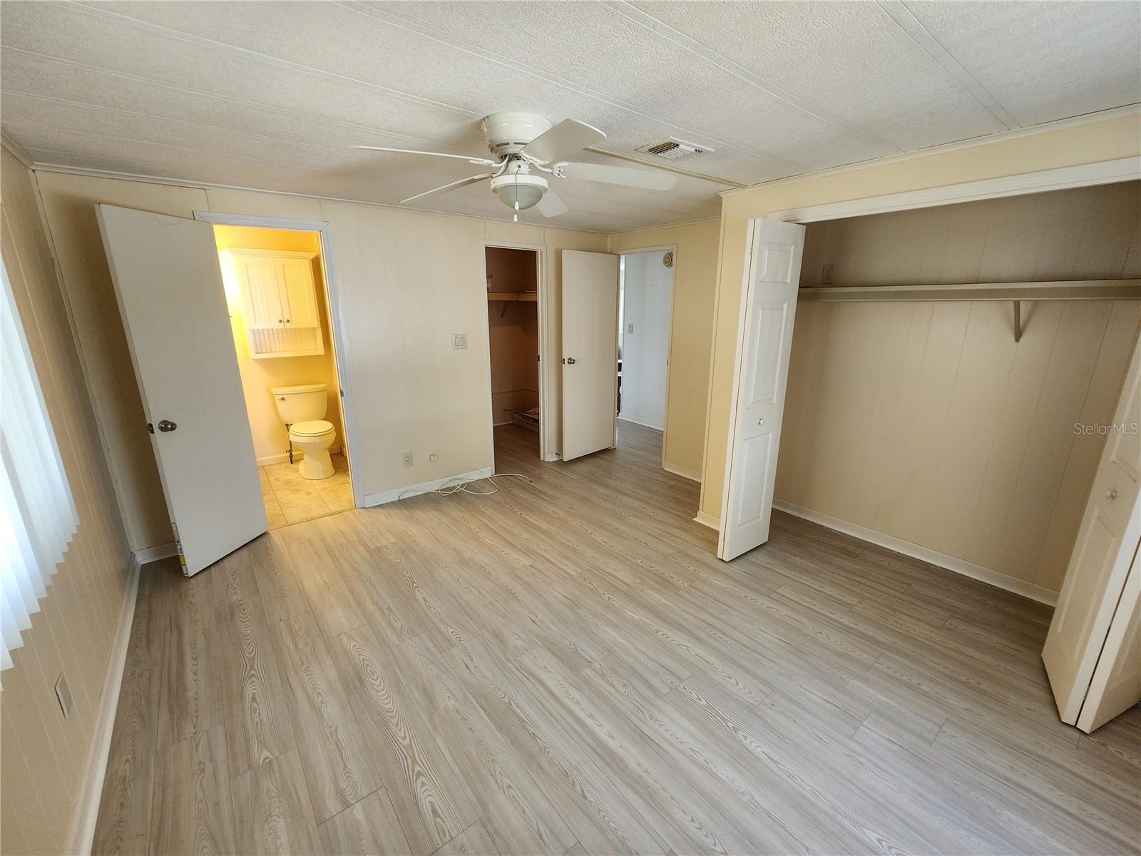 PALM LAKE ESTATES - Residential