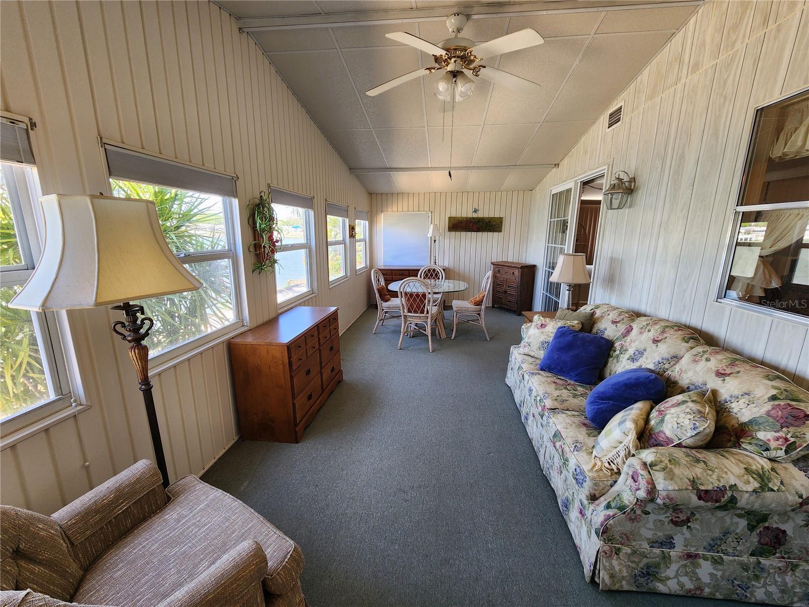 PALM LAKE ESTATES - Residential