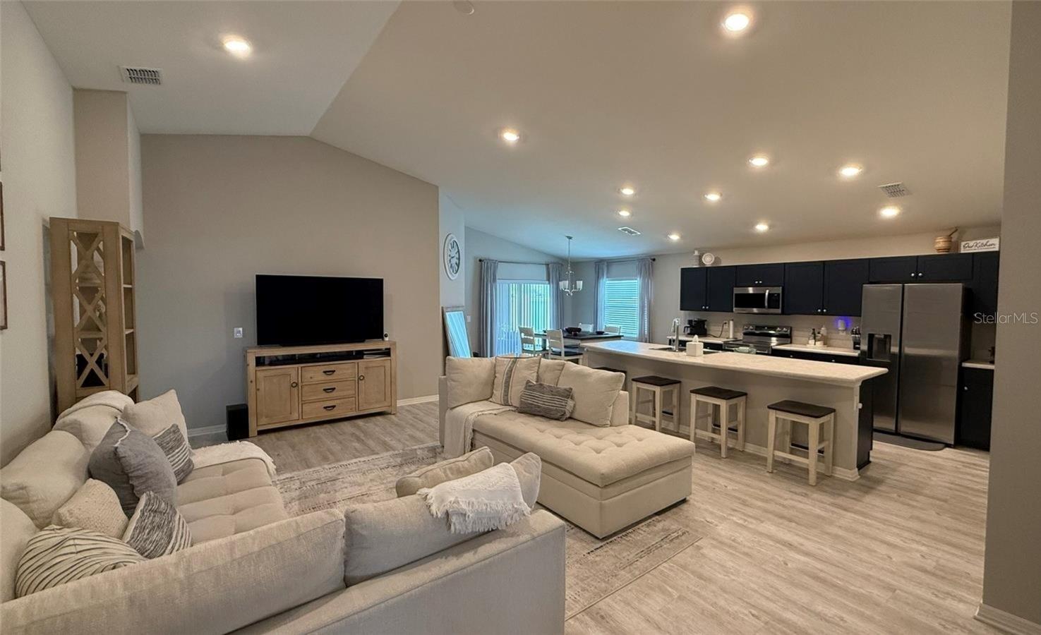 937 MONTGOMERY LANE