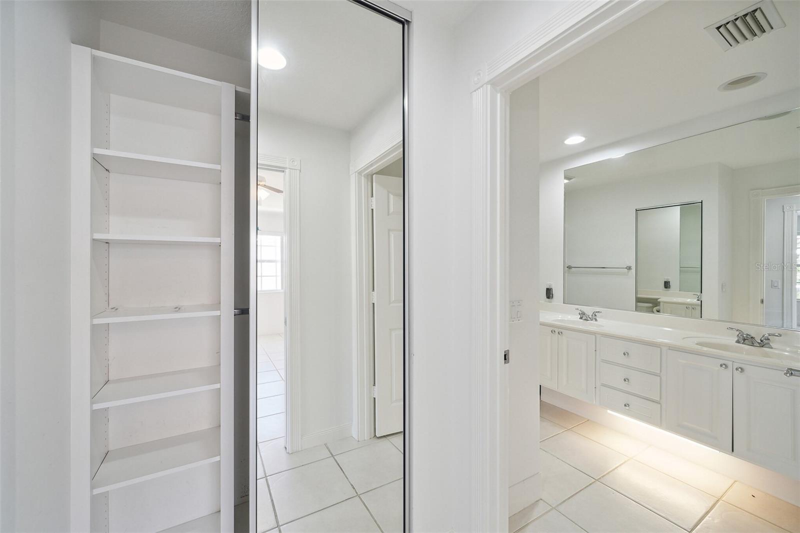 VILLAGEWALK - Residential