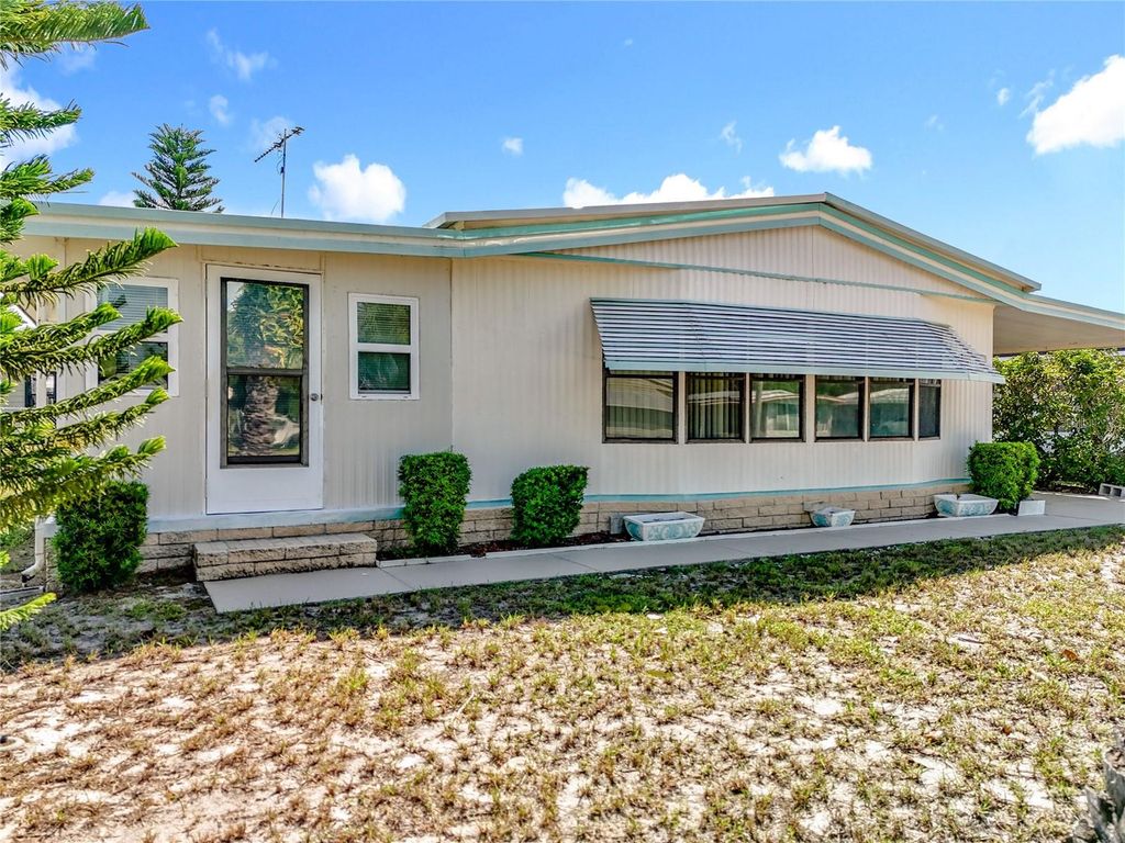 Photo of 1440 Nassau Circle, Tavares, FL 32778 (MLS # G5111582)