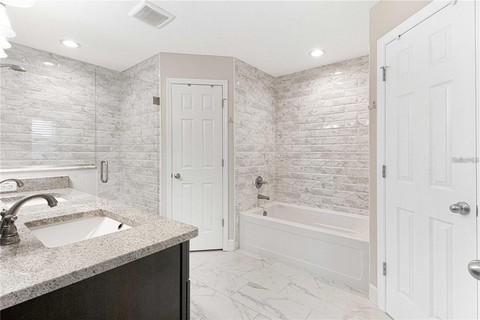 BAHIA OAKS - Residential