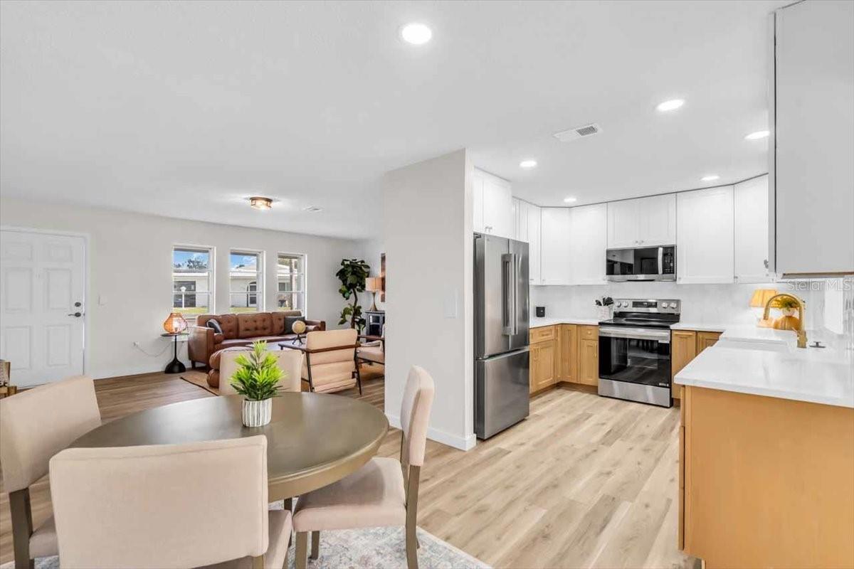 CIRCLE WOODS OF VENICE 1 - Residential