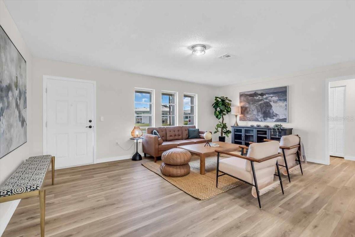 CIRCLE WOODS OF VENICE 1 - Residential