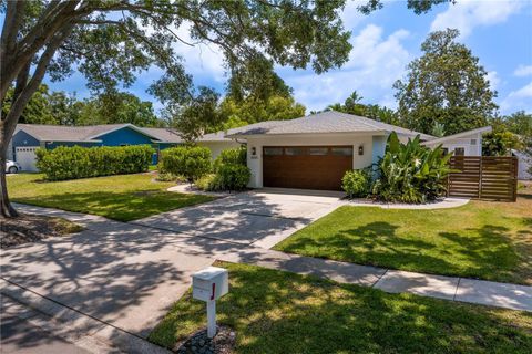Photo of 2665 Clubhouse Drive N, Clearwater, FL 33761 (MLS # TB8384911) Photo of 2665 Clubhouse Drive N, Clearwater, FL 33761 (MLS # TB8384911)