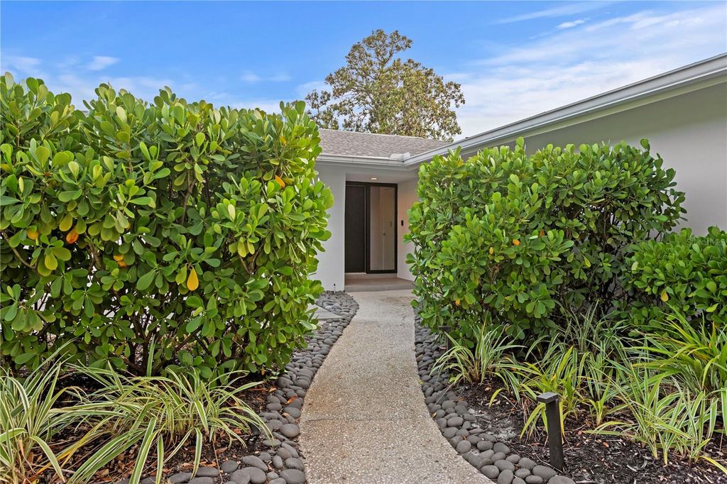 Photo of 2665 Clubhouse Drive N, Clearwater, FL 33761 (MLS # TB8384911)