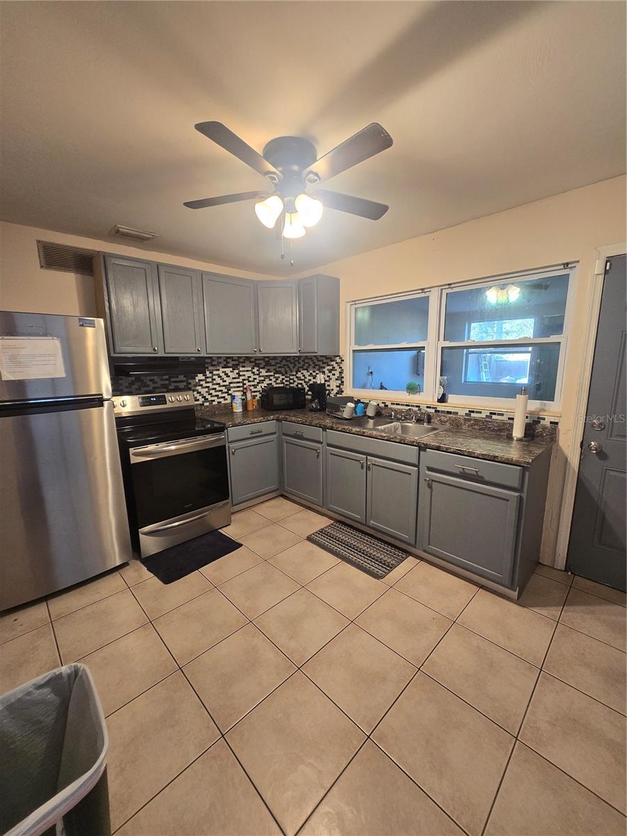 VILLAGE GREEN SUB - Residential Lease