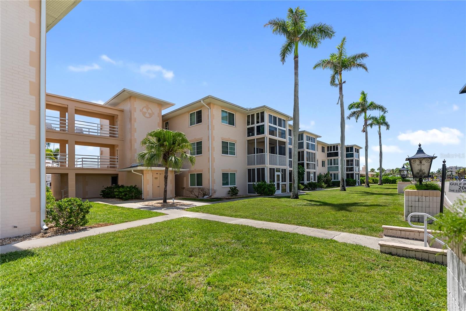 Across from the beach. Under $300K. You read that right.
Welcome to Gulf Point on Venice Island — where morning walks on the beach and afternoon dips in the heated pool are part of the daily rhythm. This 2-bedroom, 1.5-bath condo is your blank canvas by the coast. With an open living/dining layout, easy-care laminate and tile floors throughout, and a private en-suite in the primary bedroom (plus a walk-in closet), the bones are solid. Add your vision, your furnishings, your vibe — and you've got a coastal gem in the making.
Enjoy classic mid-century Florida charm with modern updates already started. And here's the kicker: you're literally across the street from Venice Beach. Gulf Point offers a heated community pool, shuffleboard, clubhouse, and outdoor BBQ — the full beachside social lifestyle without the sky-high HOA or price tag.
Looking for a snowbird escape, a seasonal investment, or a full-time beachy base? This is the one. Just bring your flip-flops and your Pinterest board. Schedule to see it today!