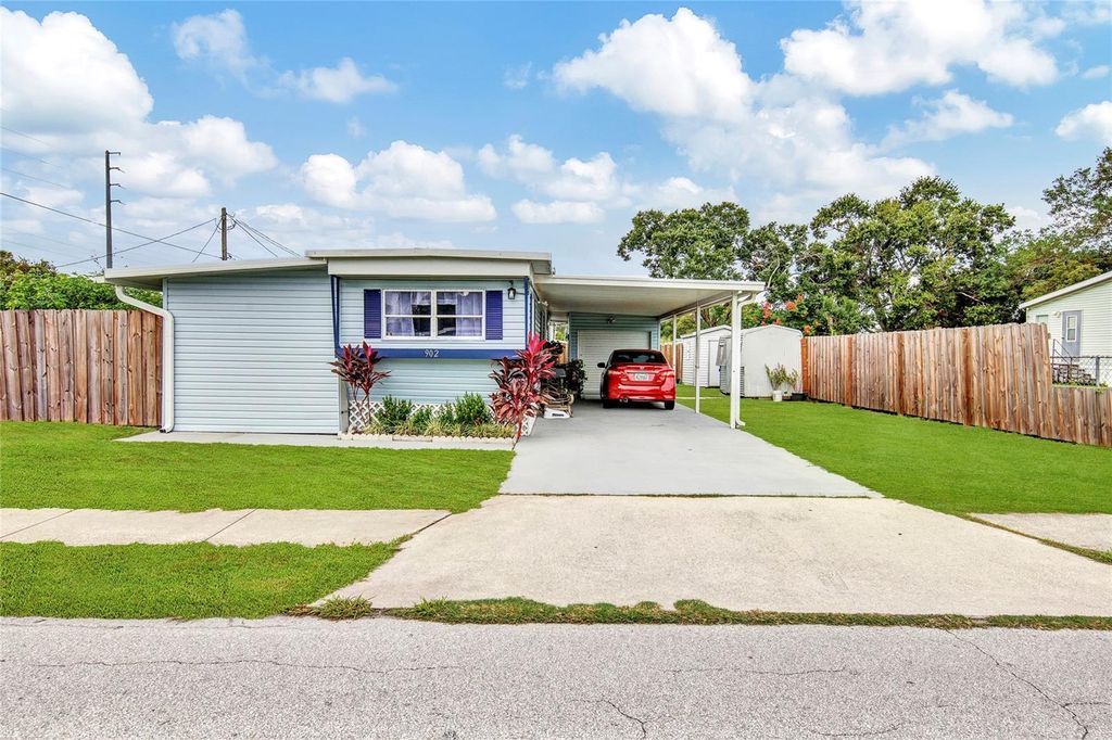 Photo of 902 Columbia Avenue, Saint Cloud, FL 34769 (MLS # S5136642)