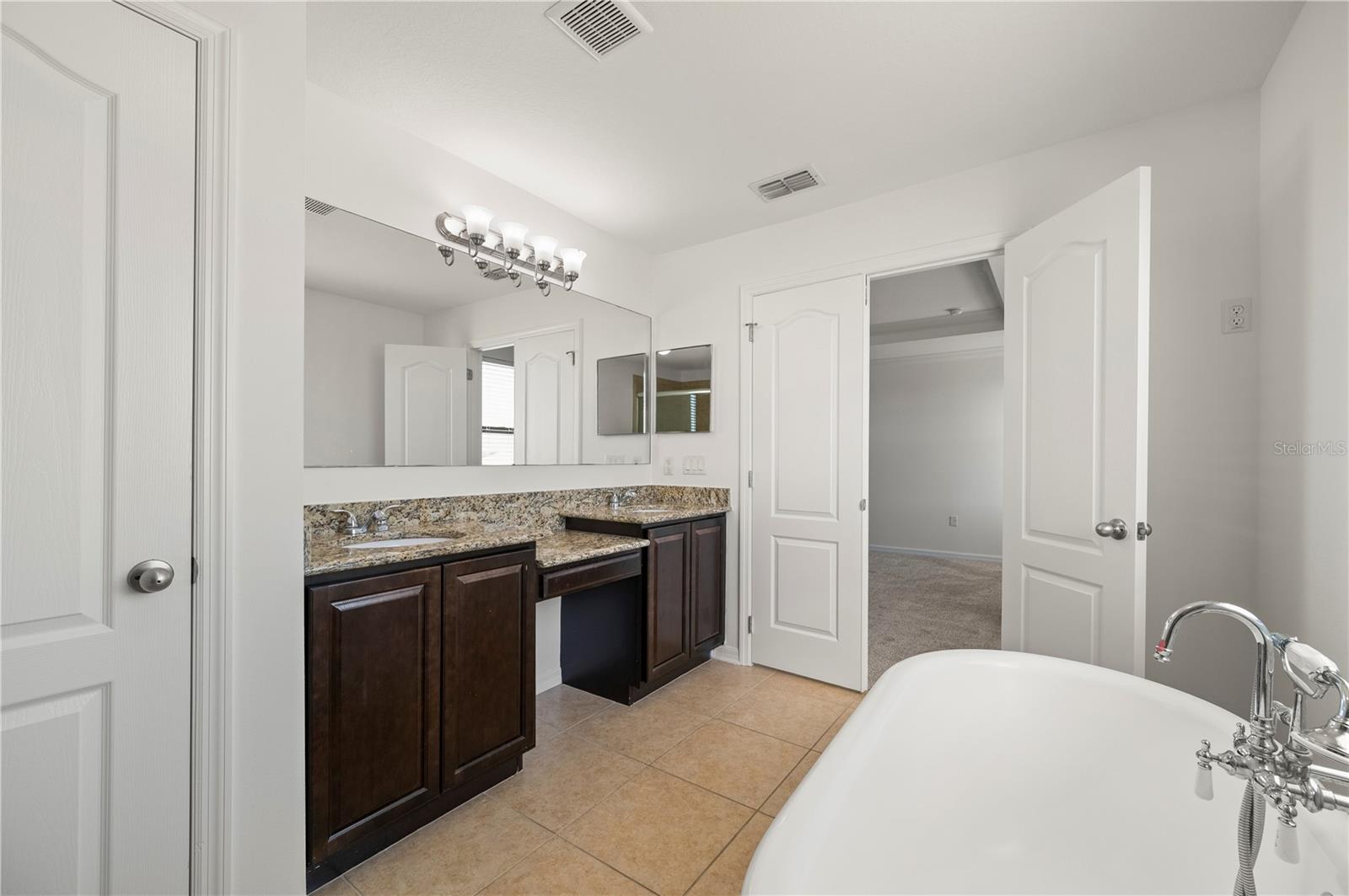 RIVER CLUB - Residential