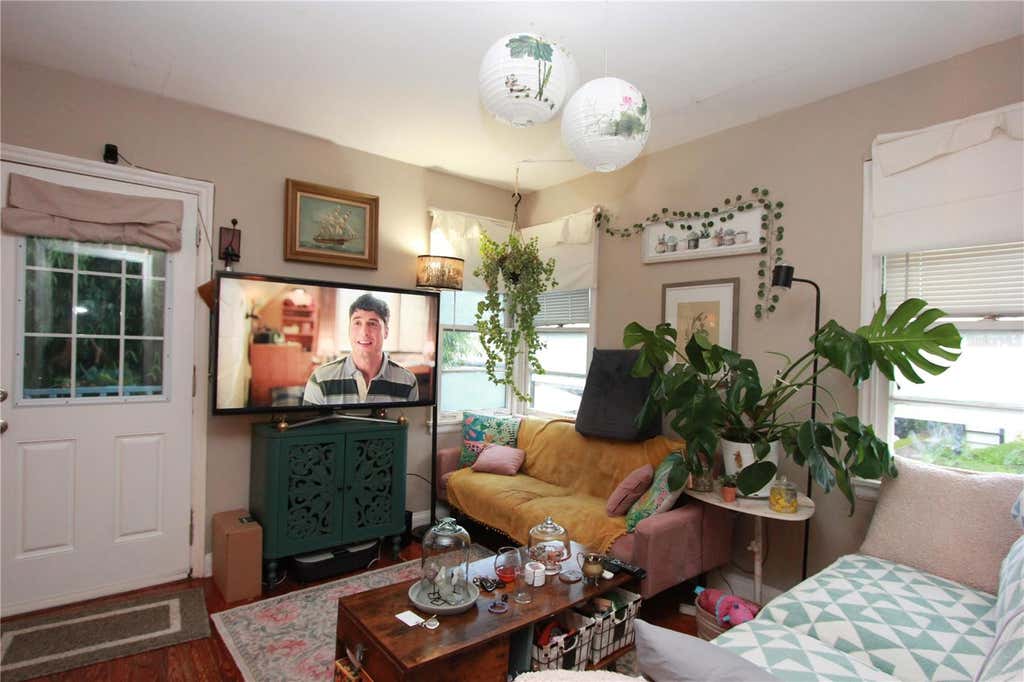 Photo of 415 E Gore Street, Orlando, FL 32806 (MLS # O6431532)