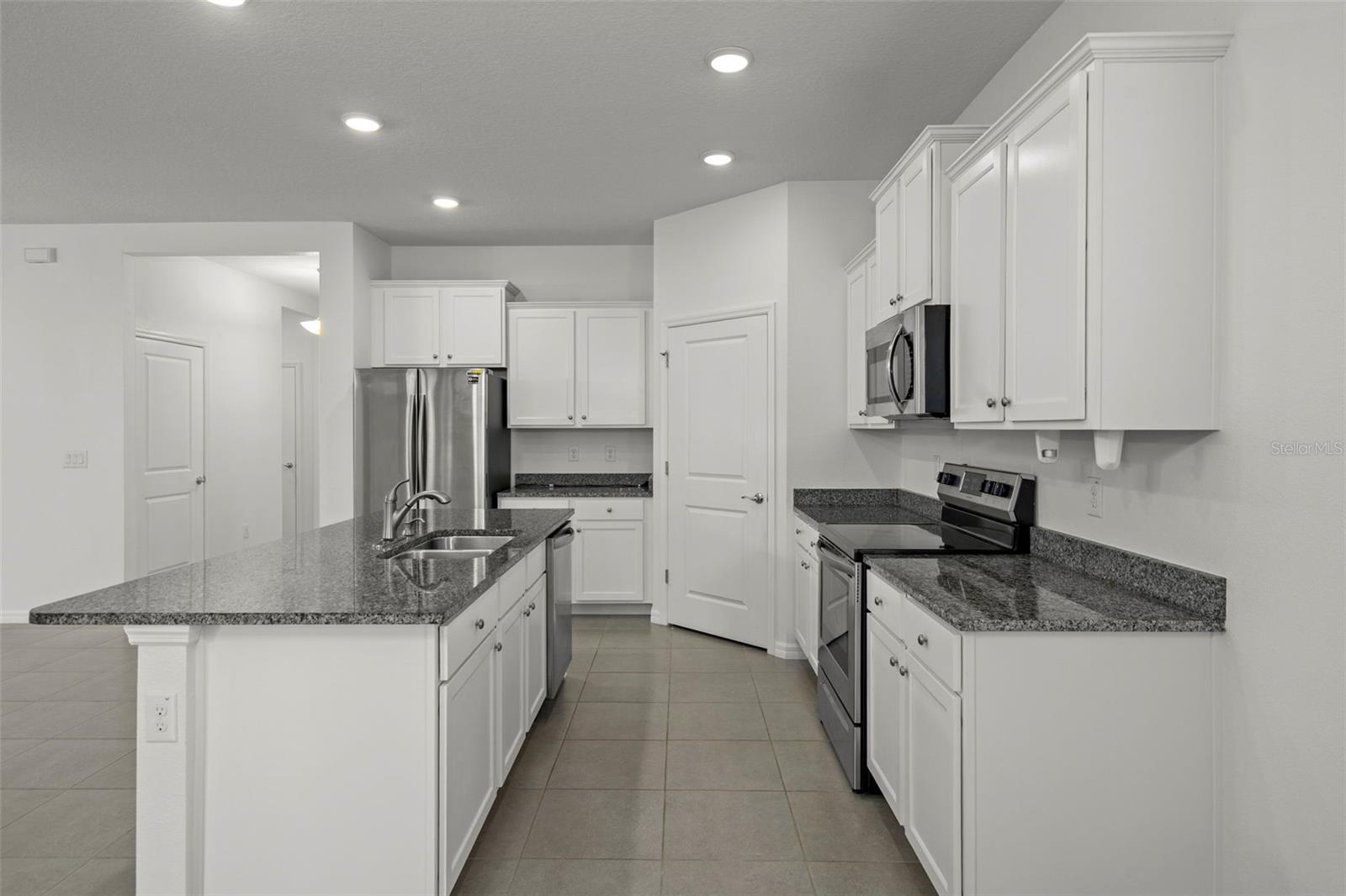 HERNANDO OAKS PH 3 - Residential