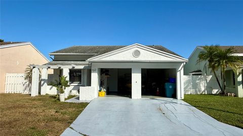 Photo of 22 Paxford Lane, Boynton Beach, FL 33426 (MLS # O6387110)