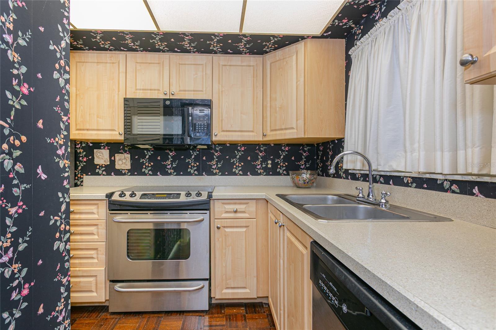 VENICE SANDS - Residential