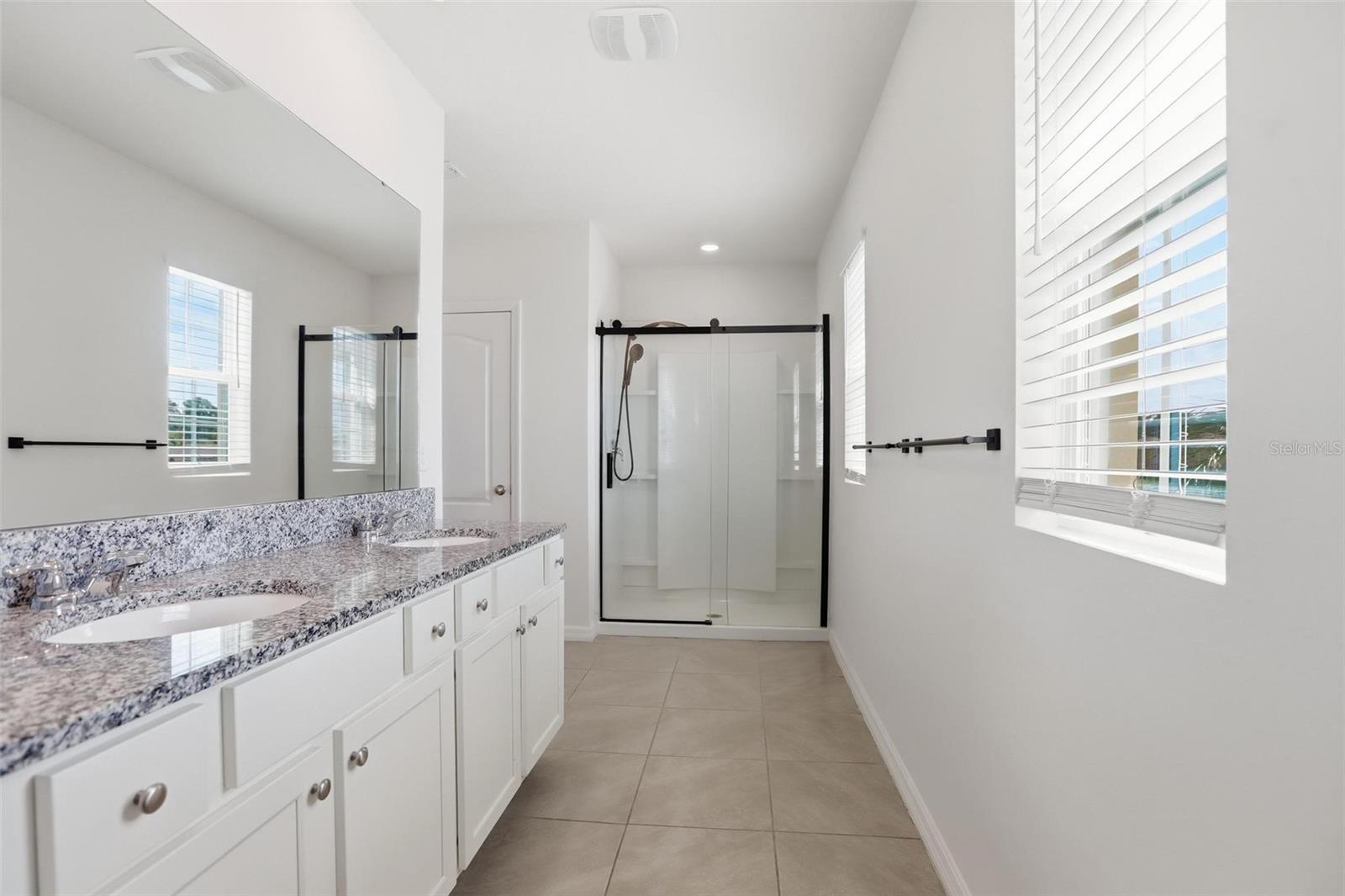 RIVIERA BELLA UN 9A - Residential