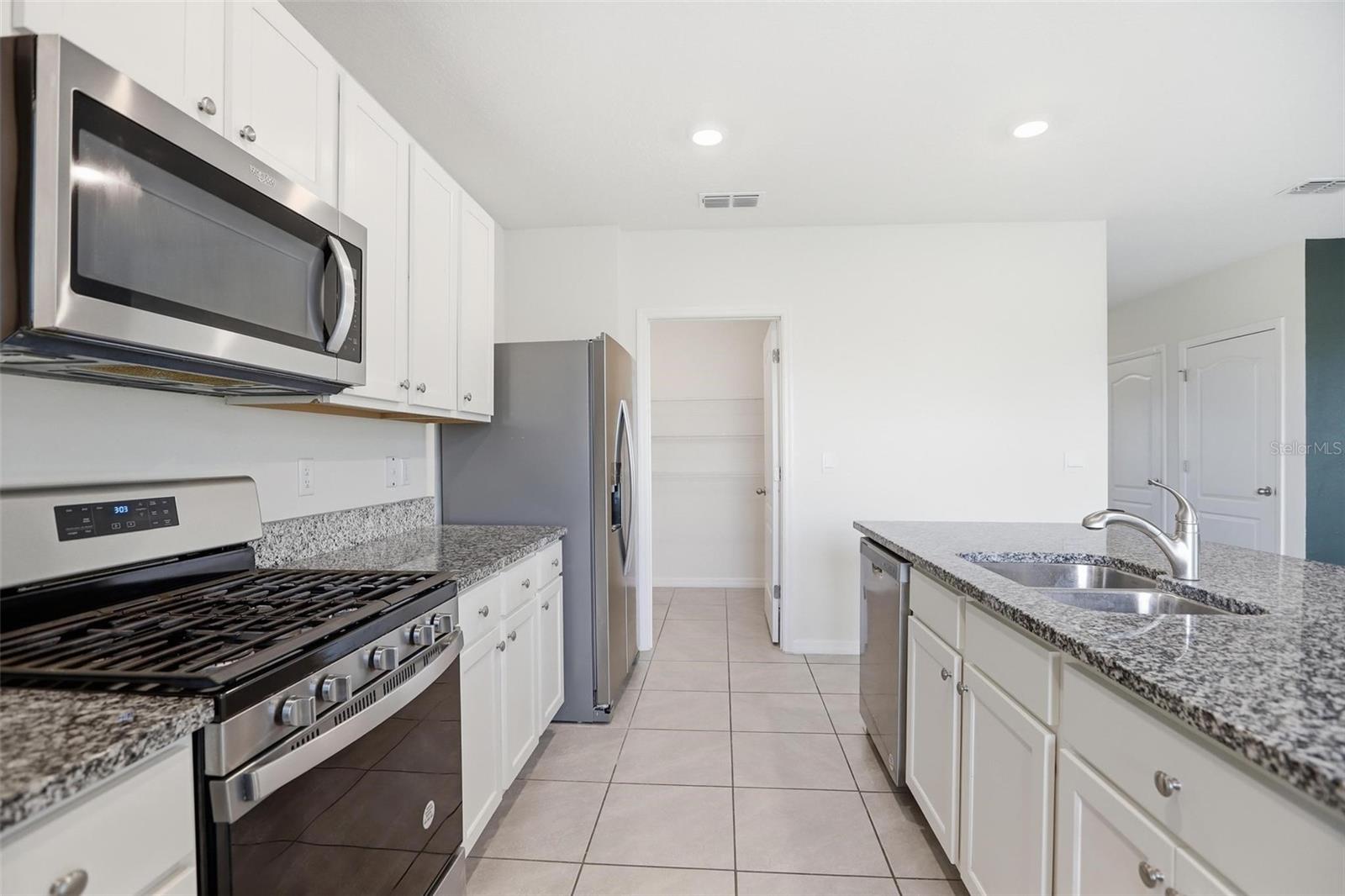 RIVIERA BELLA UN 9A - Residential