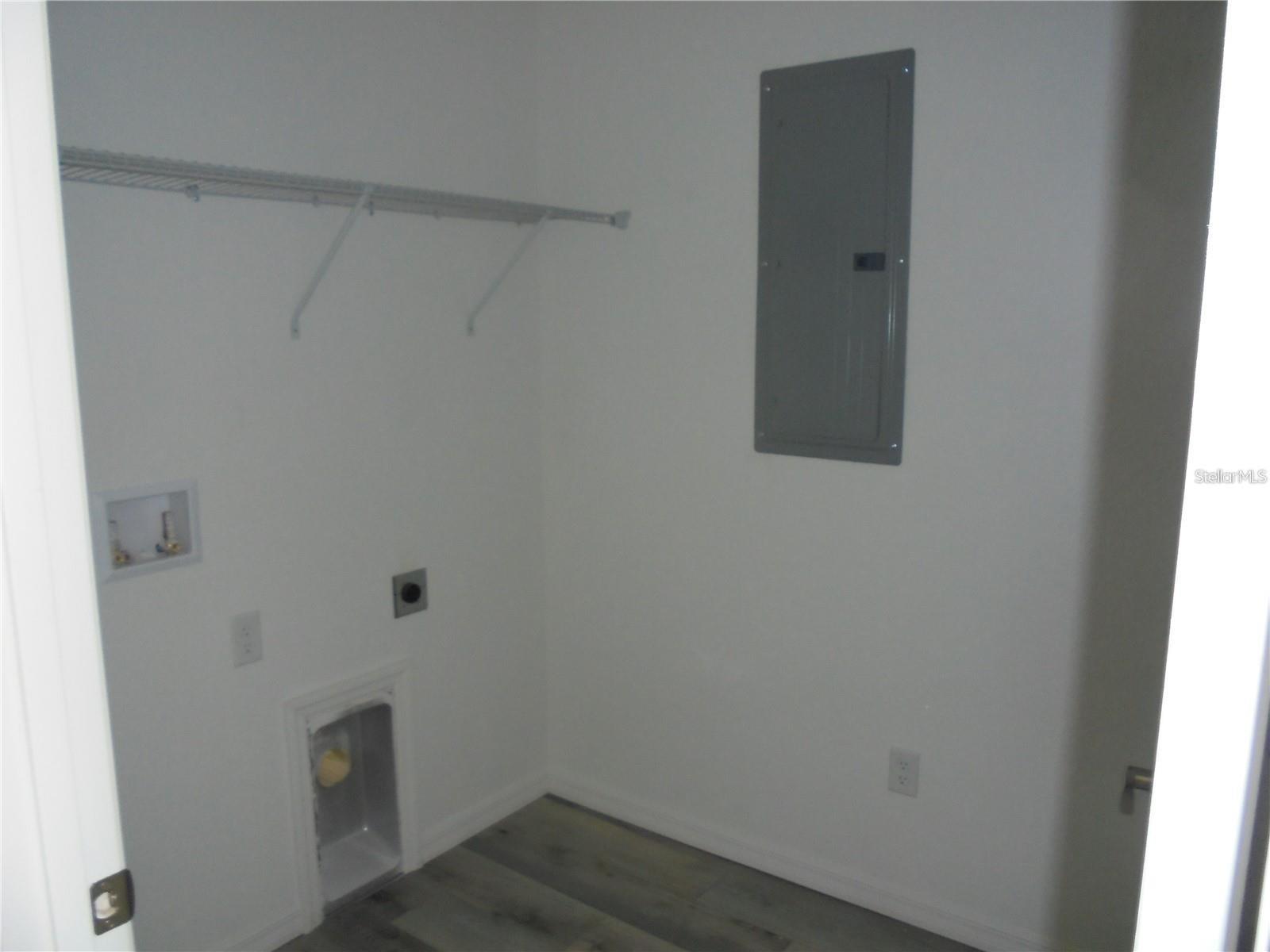 SILVER SPGS SHORES UN 36 - Residential Lease