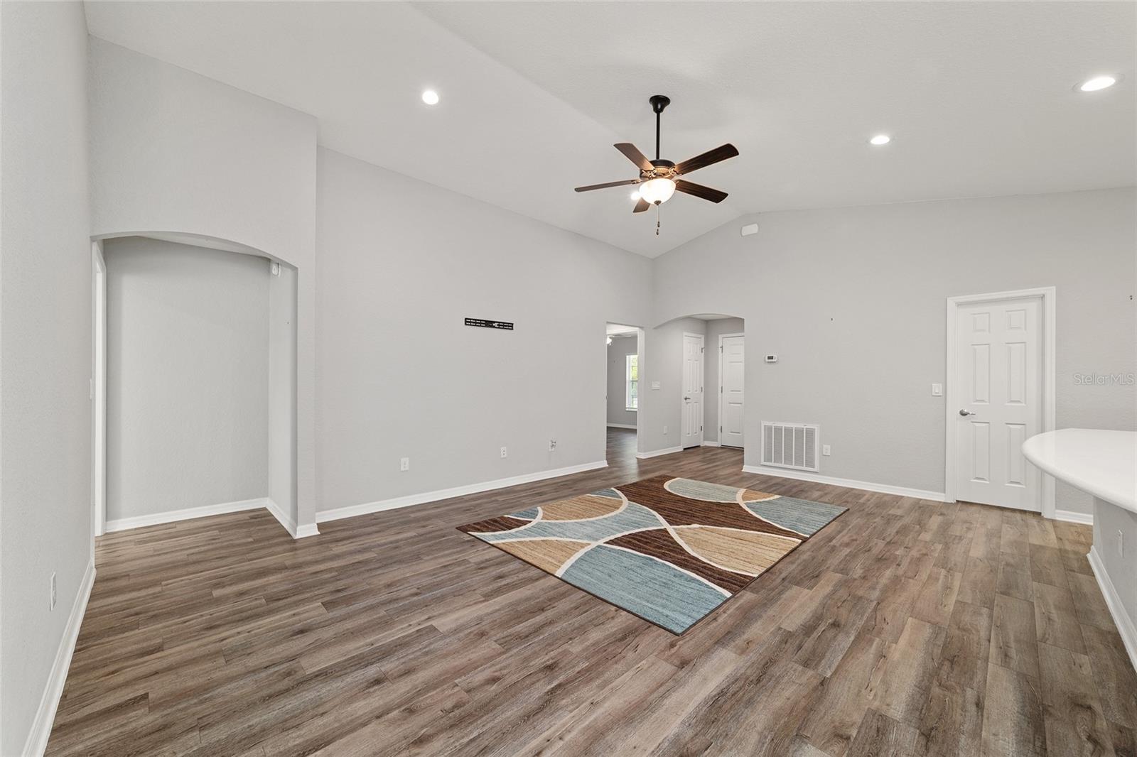 SUMMERCREST - Residential